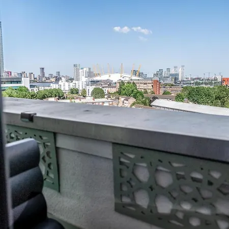 Canary Wharf Retreat With Free Secure Parking London Exterior photo